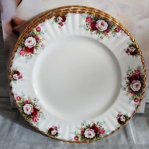 Royal albert dinner plates(4)